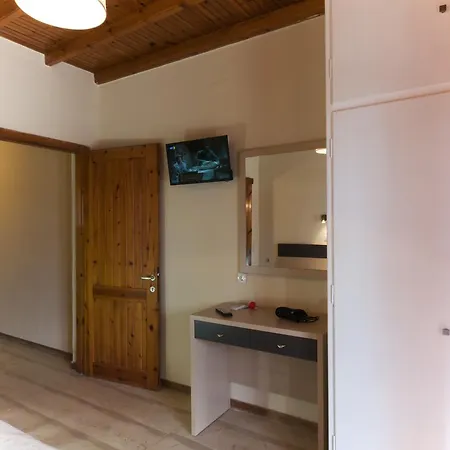 Fouxia And Appartement Perama (Corfu)