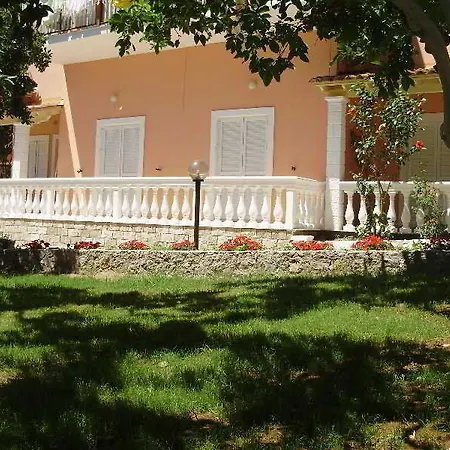 Fouxia And Appartement Perama (Corfu)