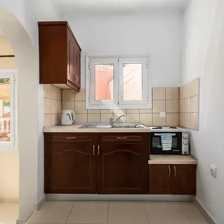 Fouxia And Lejlighed